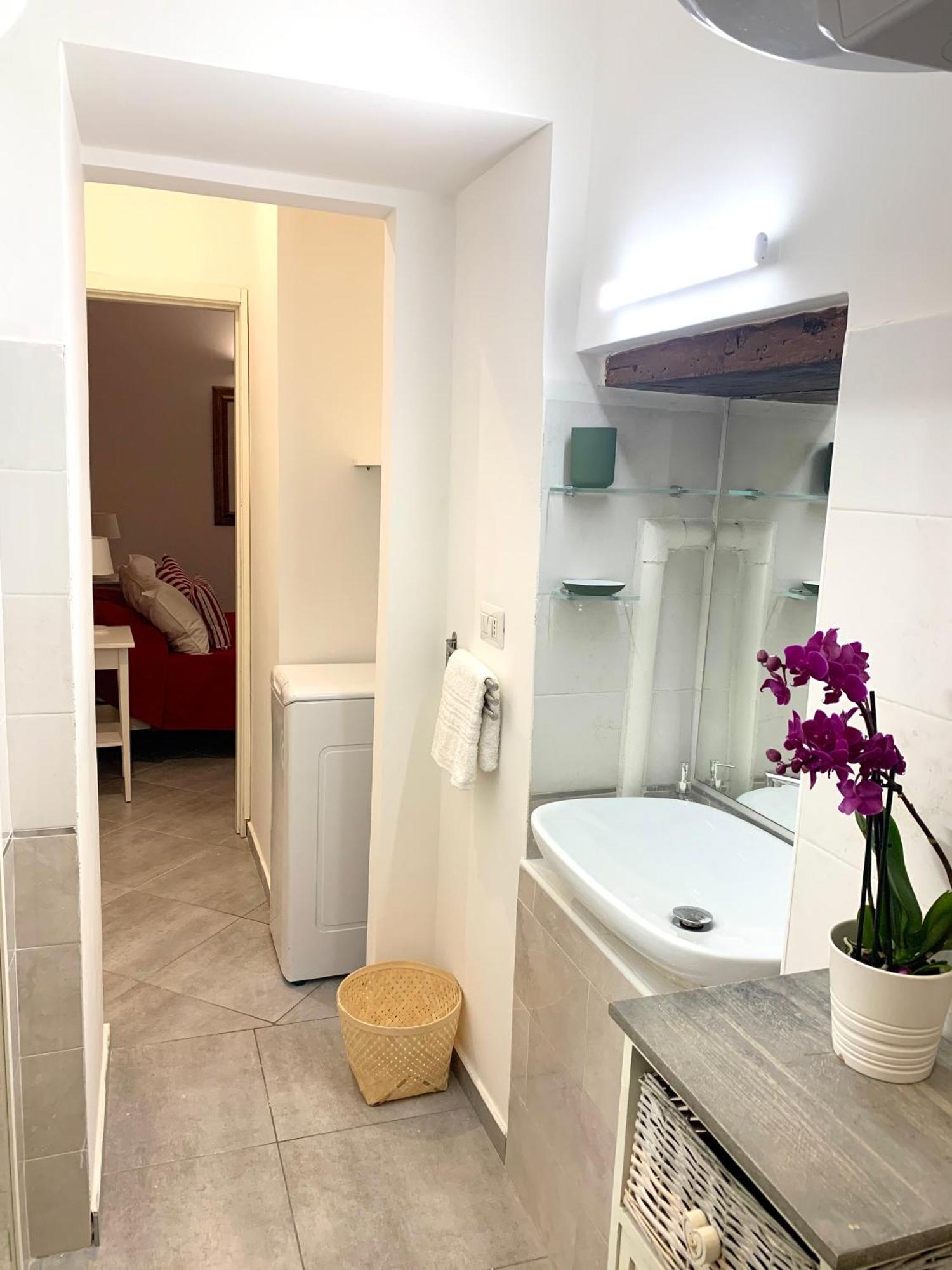 Casa Giulia, Nuovo Appartamento In Centro! Неаполь Экстерьер фото
