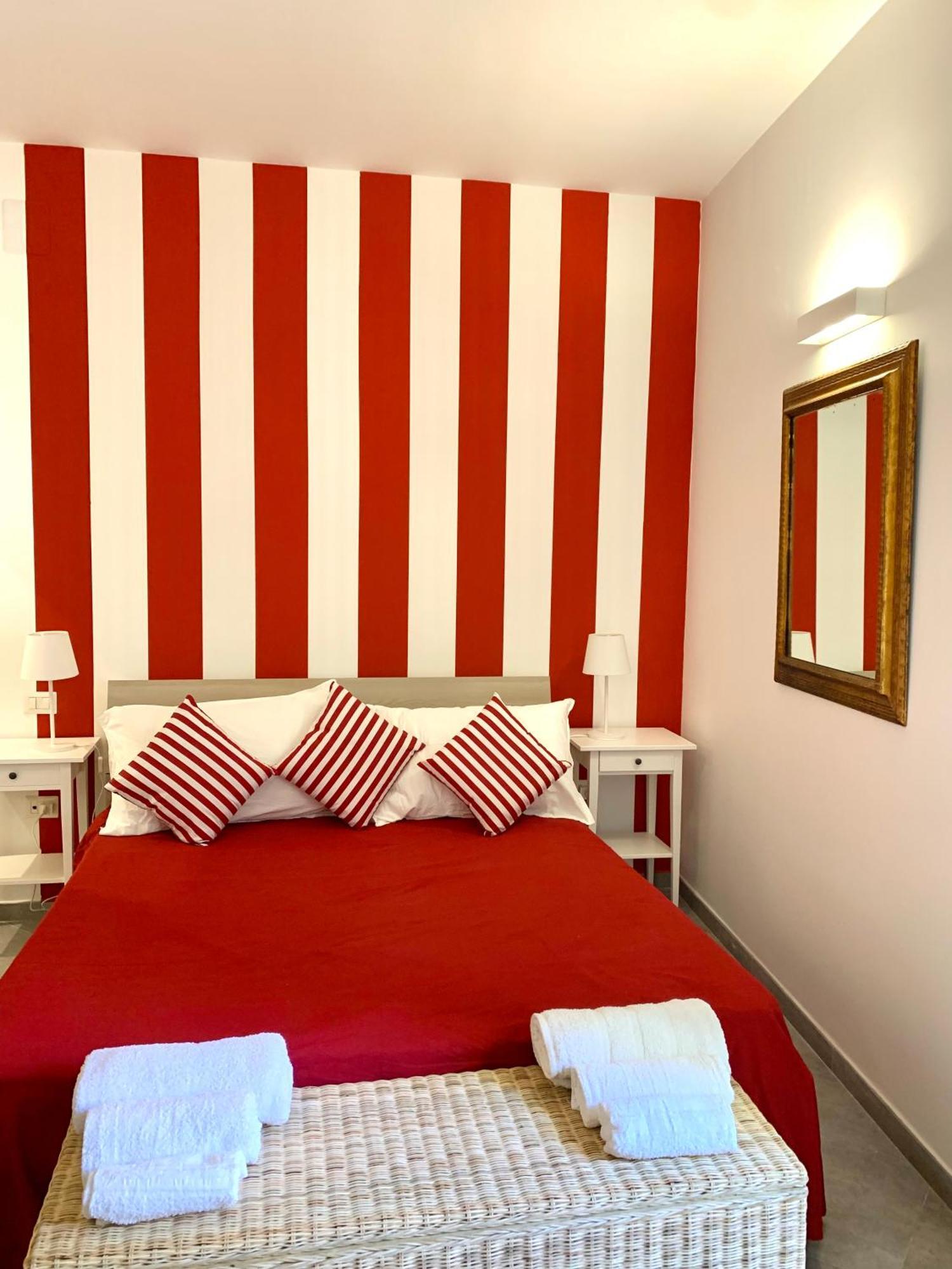 Casa Giulia, Nuovo Appartamento In Centro! Неаполь Экстерьер фото